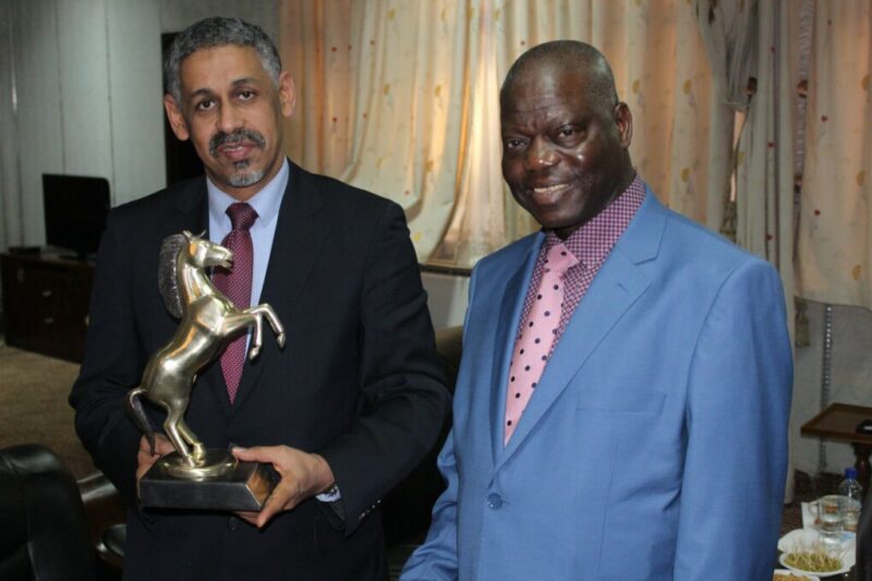 https://www.liptakogourma.org/wp-content/uploads/2020/08/Remise-cadeau-representant-BADEA-DG.jpg