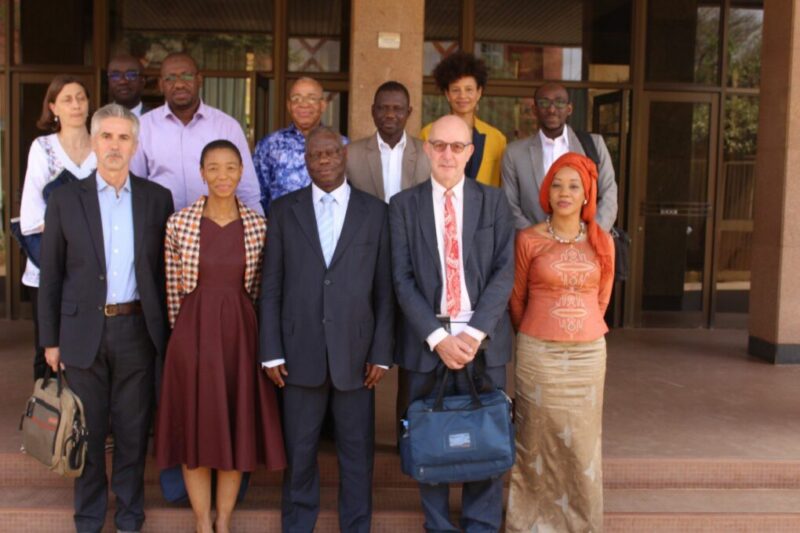 https://www.liptakogourma.org/wp-content/uploads/2020/08/photo-de-famille-mission-SNU.jpg